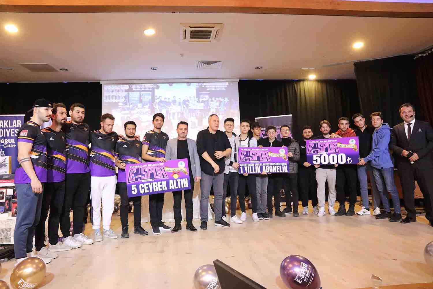 Pursaklar Belediyesi tarafından düzenlenen CS:GO E-Spor Turnuvası’ndaki kıyasıya mücadelelerin ardından
