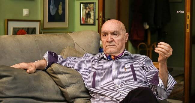 Hıncal Uluç Hayatını Kaybetti Gazeteci ve spor yorumcusu Hıncal Uluç, 83 yaşında hayatını kaybetti.
Rahatsızlığı