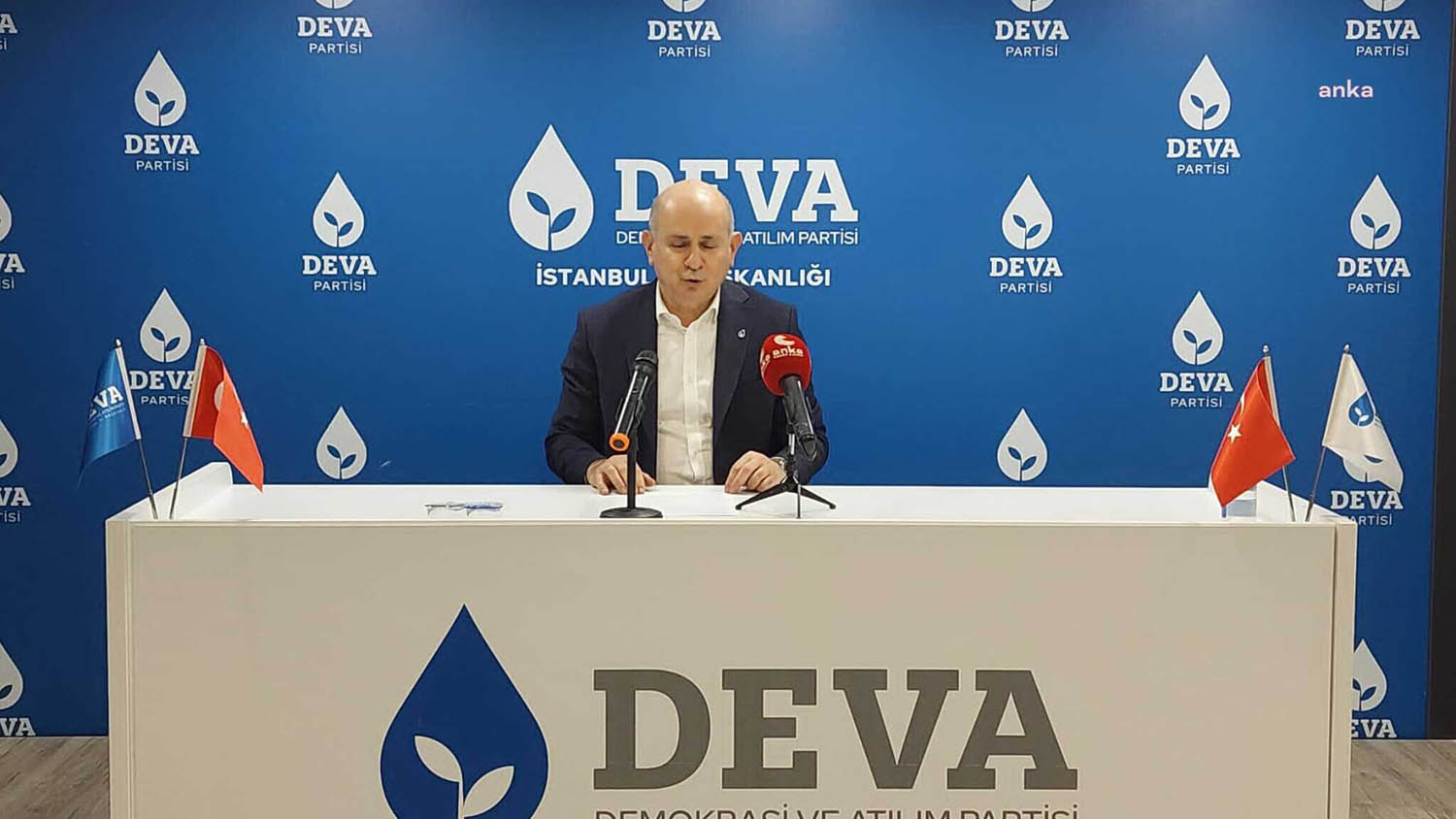DEVA Partisi İstanbul İl Başkanı Erol: Seçim Kampanyası Süresince Mavi Yeleklerimizle Sokaklarda Olacağız Demokrasi ve Atılım (DEVA) Partisi, seçim kampanyasını, reklam filmi ve
