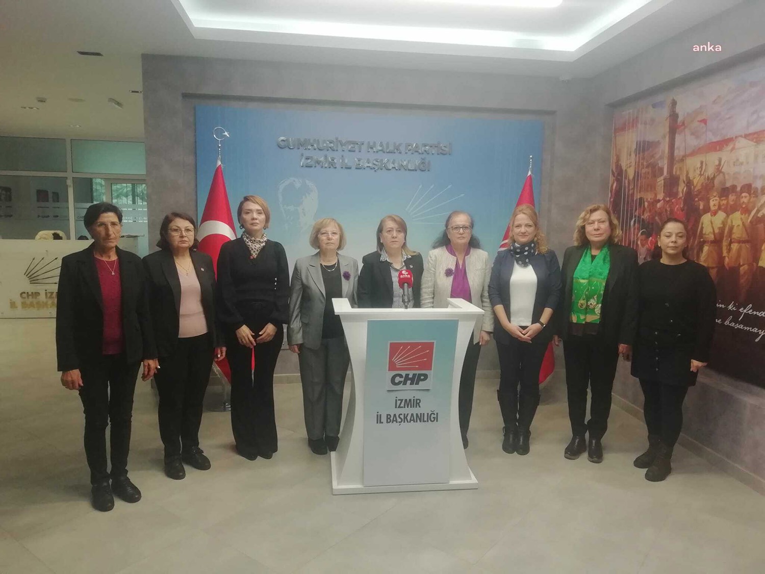 CHP İzmir İl Kadın Kolları üyeleri, 25 Kasım Kadına Yönelik