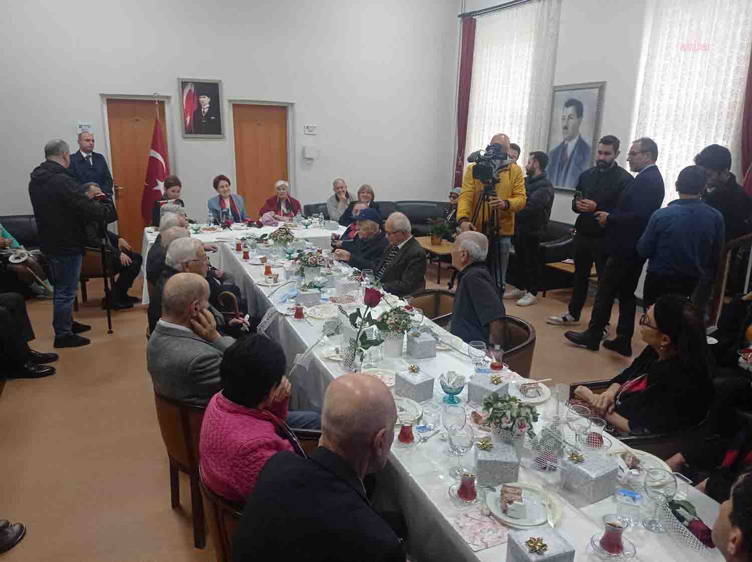 İYİ Parti Genel Başkanı Meral Akşener, İstanbul’da; sakinleri arasında ortaokul