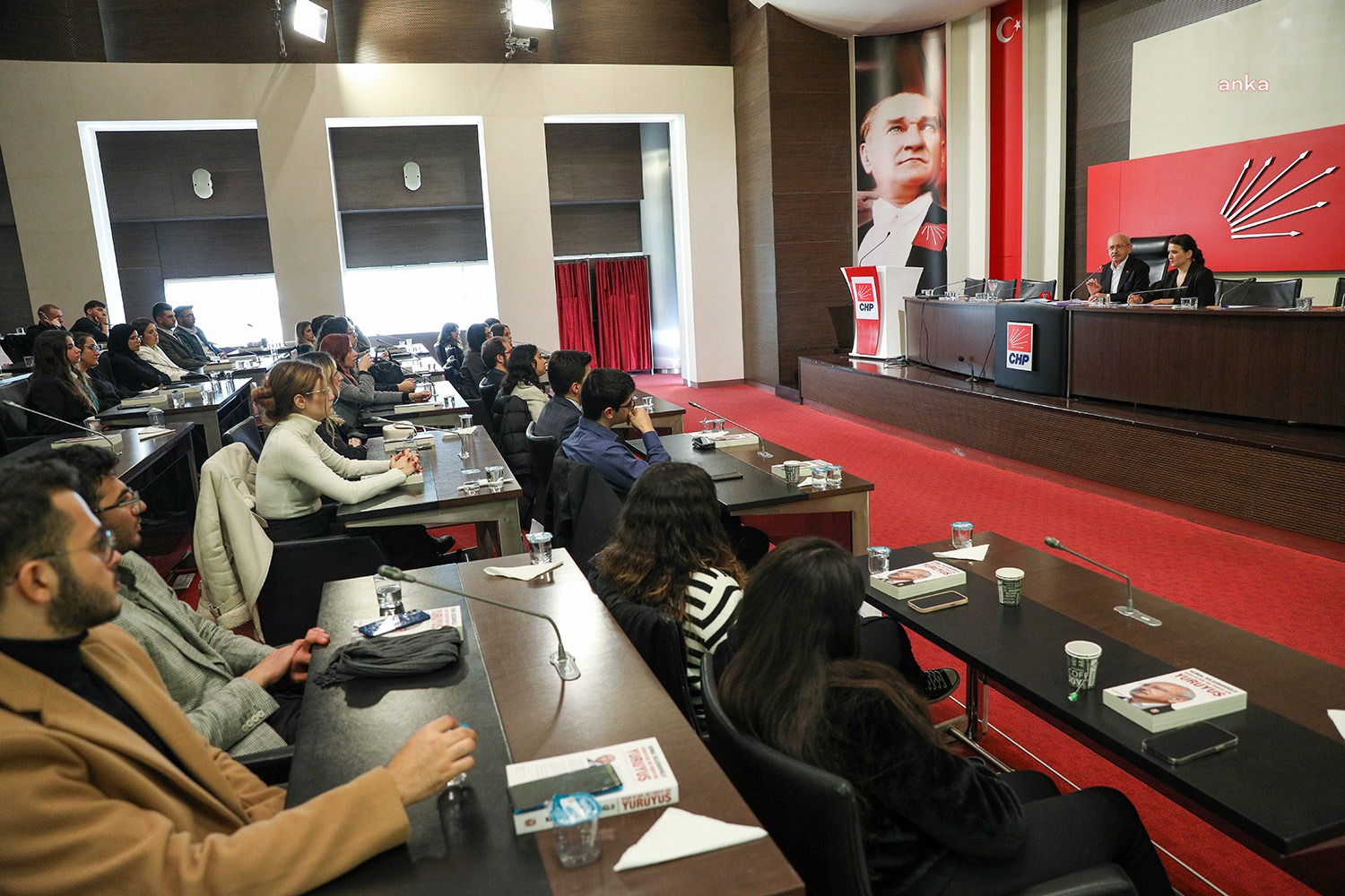 CHP Genel Başkanı Kılıçdaroğlu: Cumhurbaşkanı Adayı, Egosunun Esiri Olmayacak CHP Genel Başkanı Kemal Kılıçdaroğlu, Kadir Has Üniversitesi öğrencilerini ağırladı