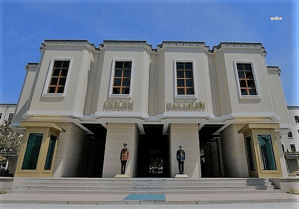İçişleri Bakanlığı: Öncüpınar Sınır Kapısı’na Roketatarla Saldırı Düzenlendi, 8 Güvenlik Personeli Yaralandı İçişleri Bakanlığı, “Bugün Kilis Öncüpınar Sınır Kapısı’nda konuşlu Polis Özel