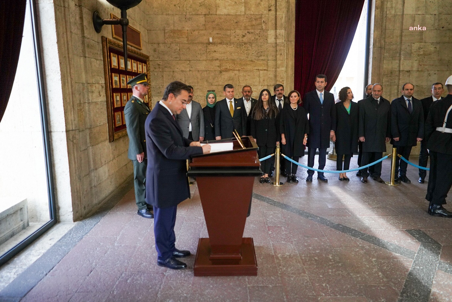 Ali Babacan: Cumhuriyetimizi, Yüzüncü Yılında, Çoğulcu, Katılımcı ve Özgürlükçü Bir Yönetimle Taçlandıracağız DEVA Partisi Genel Başkanı Ali Babacan, Anıtkabir Özel Defteri’ne; “DEVA