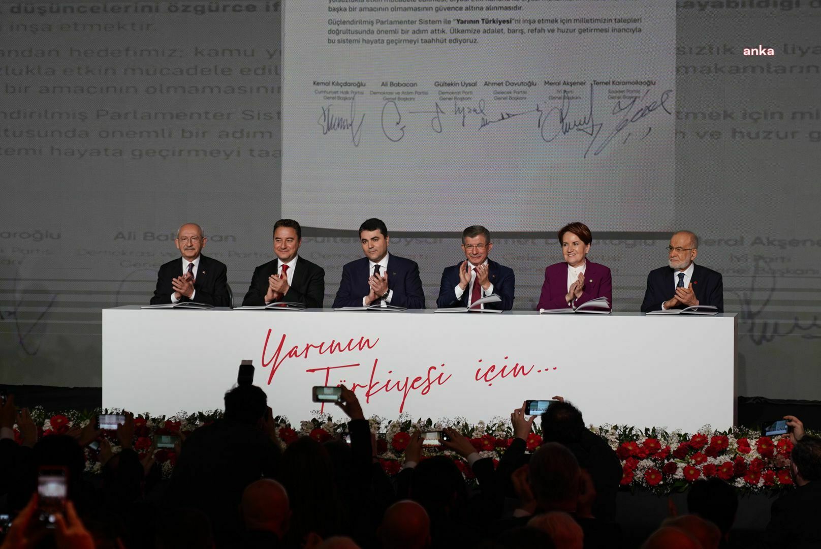 Altı siyasi parti genel başkanının bir araya geldiği ‘altılı masa’,