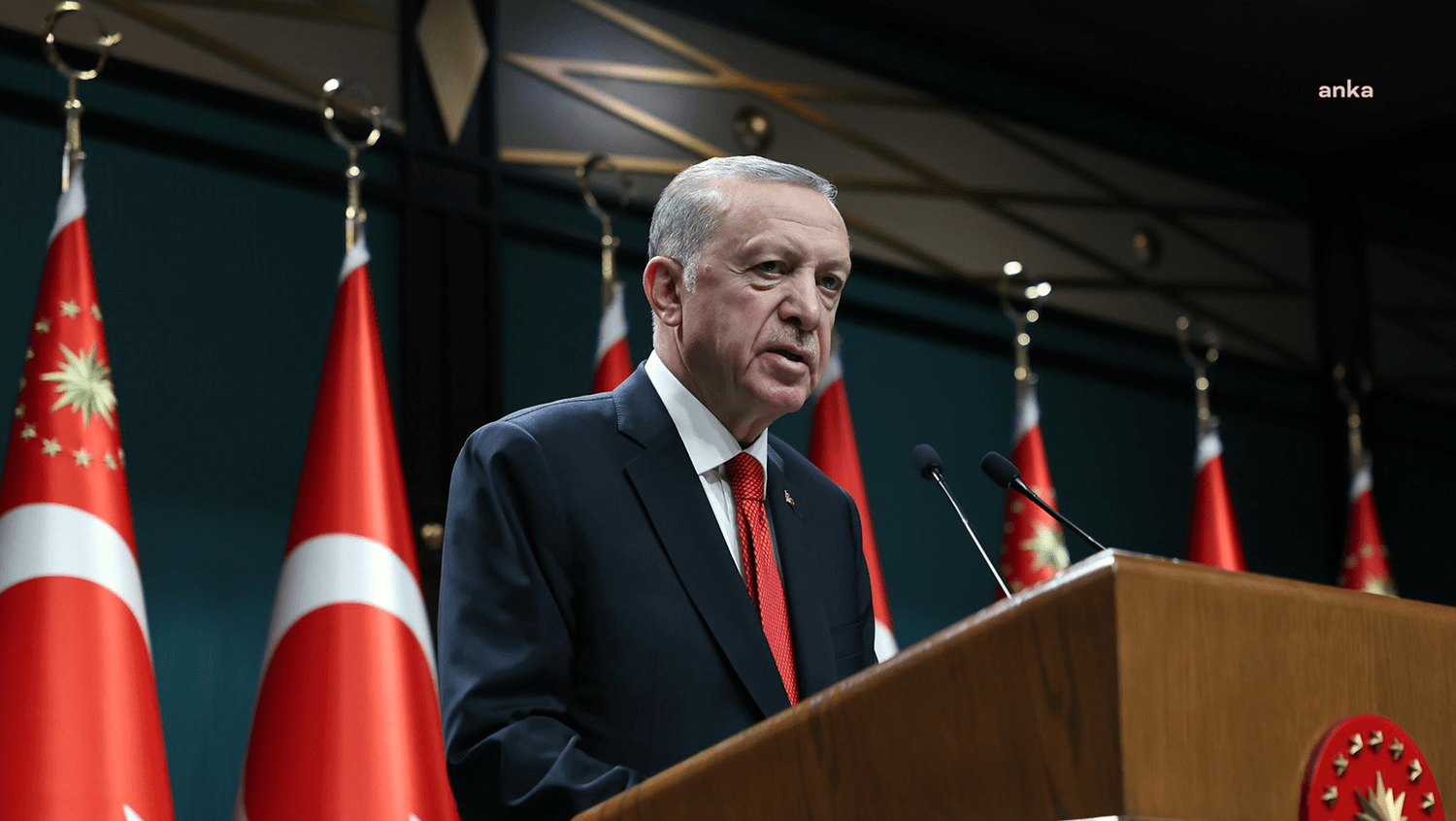 Cumhurbaşkanı Erdoğan: Sözleşmeliden Kadroya Geçiş, 3 Artı 1 Yıllık Bir Süreç Sonunda Gerçekleşecek Cumhurbaşkanı Recep Tayyip Erdoğan, Kabine Toplantısı’nın ardından, sözleşmeli personel statüsünü