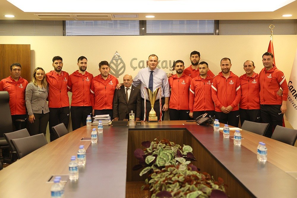 Çankaya Belediye Başkanı Alper Taşdelen, ‘Türkiye Sesi Görenler B1 Hiç