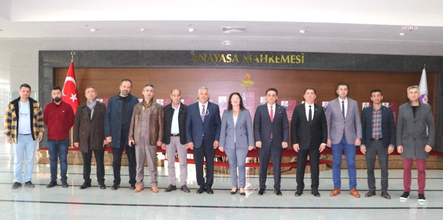Öğretmenlik Meslek Kanunu’nun (ÖMK) iptalini isteyen 15 eğitim sendikası, kanunun
