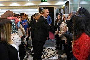 Mansur Yavas Gecici Barinma Merkezlerindeki genclerle Bulustu