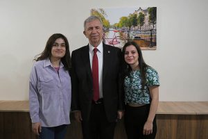 Mansur Yavas Gecici Barinma Merkezlerindeki genclerle Bulustu