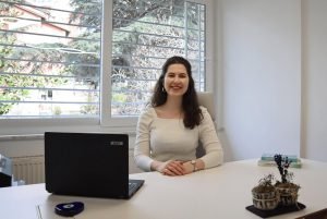 Yasli Kisiler Ne Kadar Sivi Almali? Nelere Dikkat Etmeli?