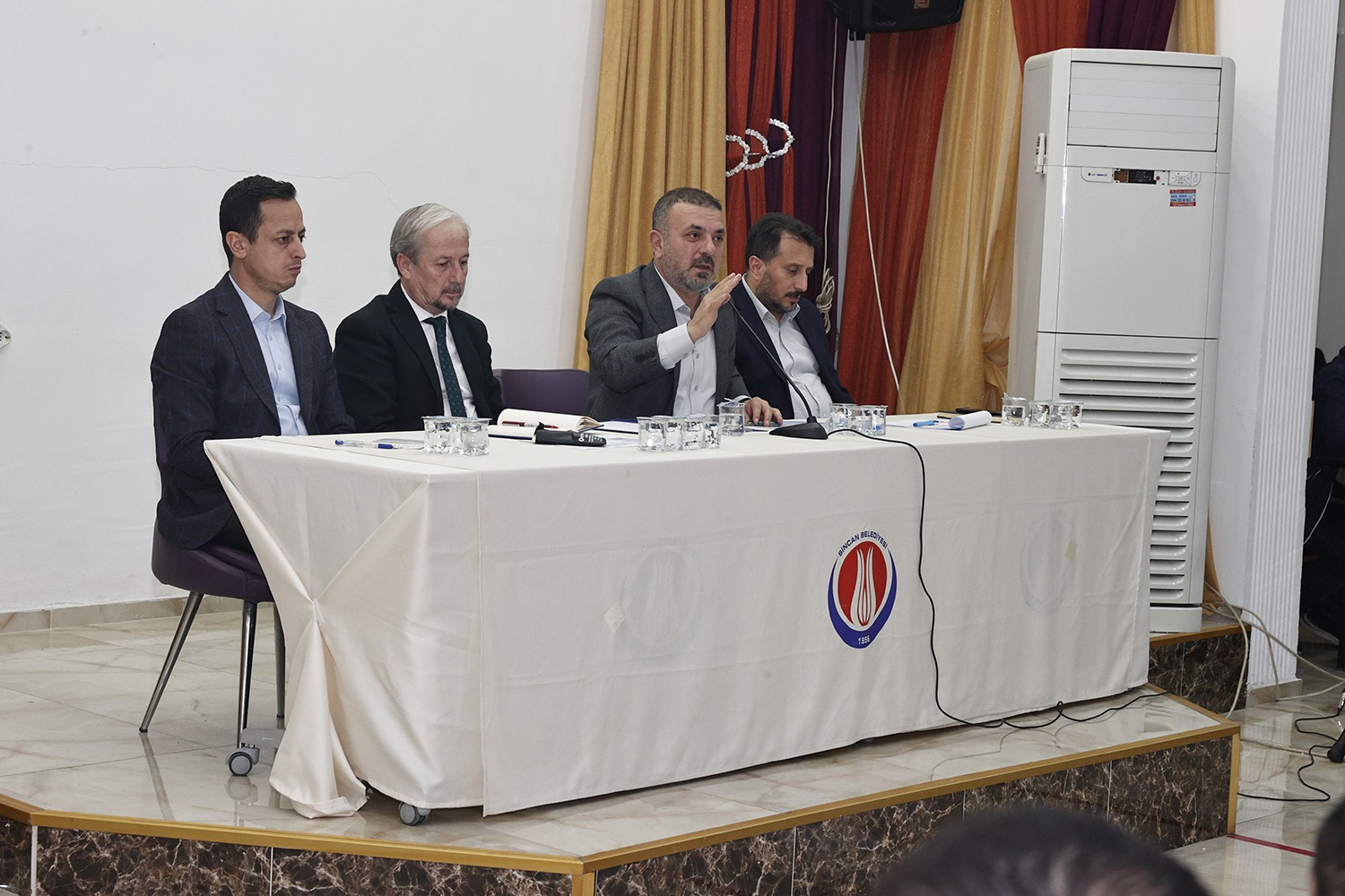 Sincan Belediye Başkanı Murat Ercan mahalle mahalle ziyaretlerde bulunarak vatandaşı