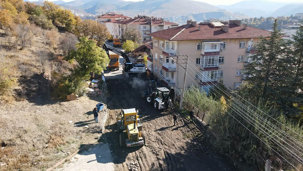 Kızılcahamam Belediyesi tarafından asfalt çalışmaları başlatıldı.
Kızılcahamam Belediyesi ilçe içerisinde kilit