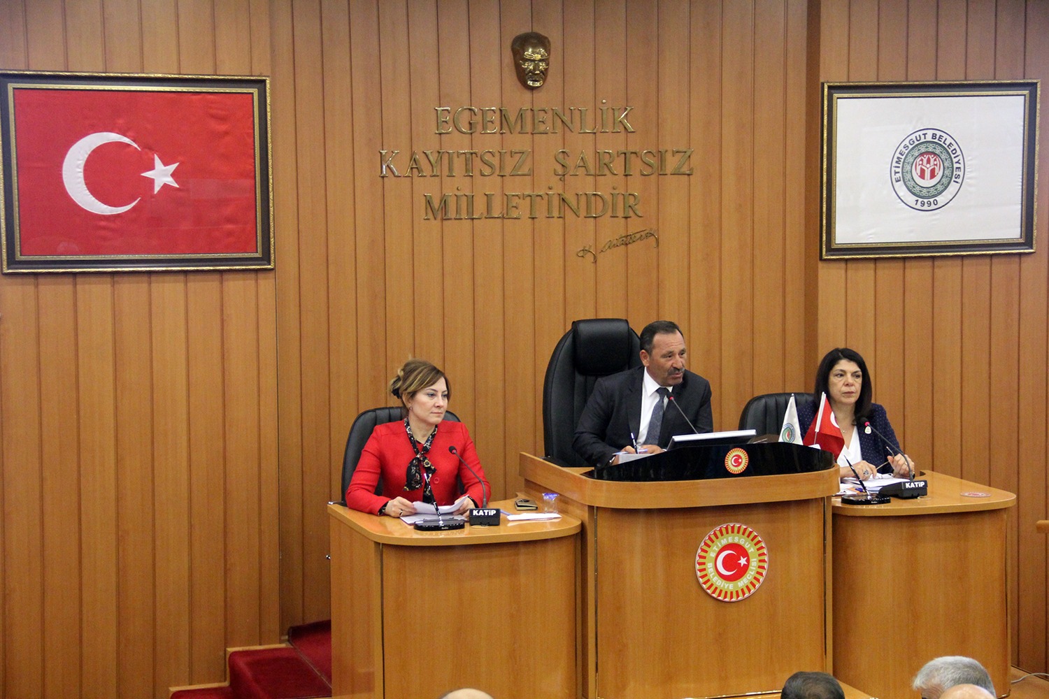 Etimesgut Belediyesi tarafından yapımı tamamlanan 12 parka Belediye Meclisi'nde isim