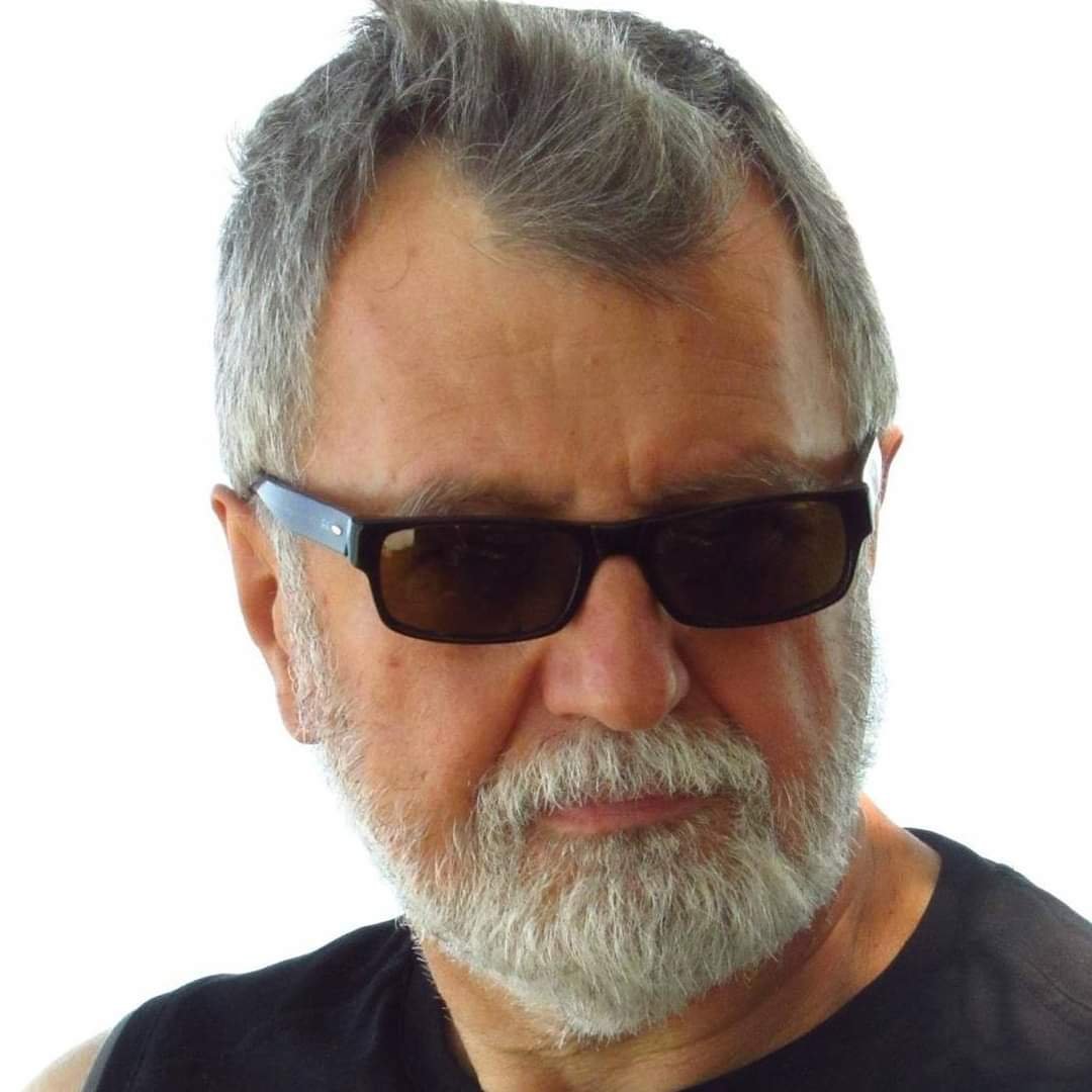 Belki bazı okurlarım merak etmiş olabilir.
Olur ya…
Neredeyse 10 yıl gerek