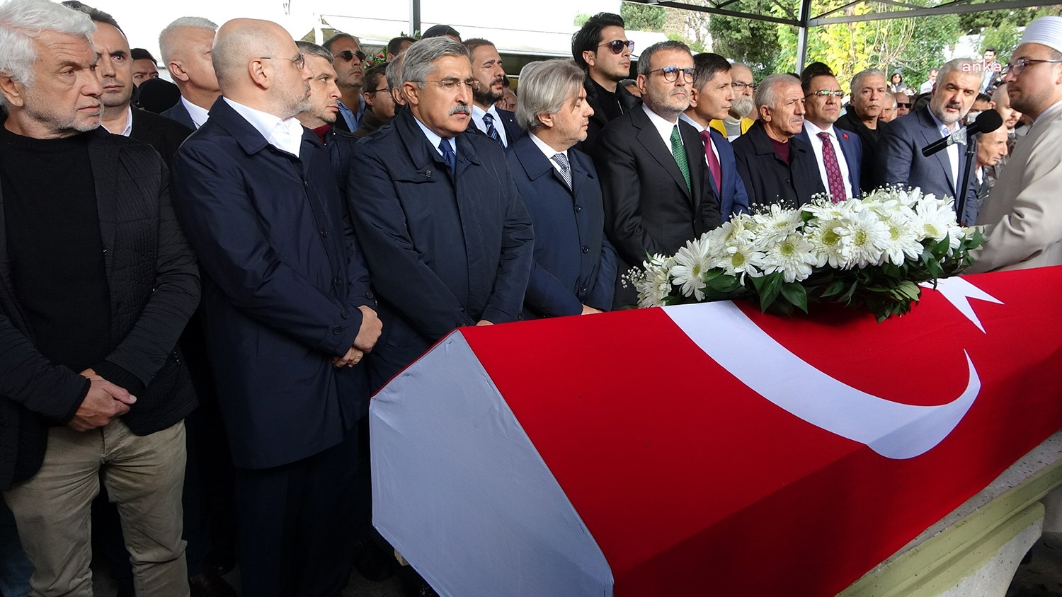 Bir süredir tedavi gördüğü hastanede yaşamını yitiren gazeteci Hıncal Uluç,