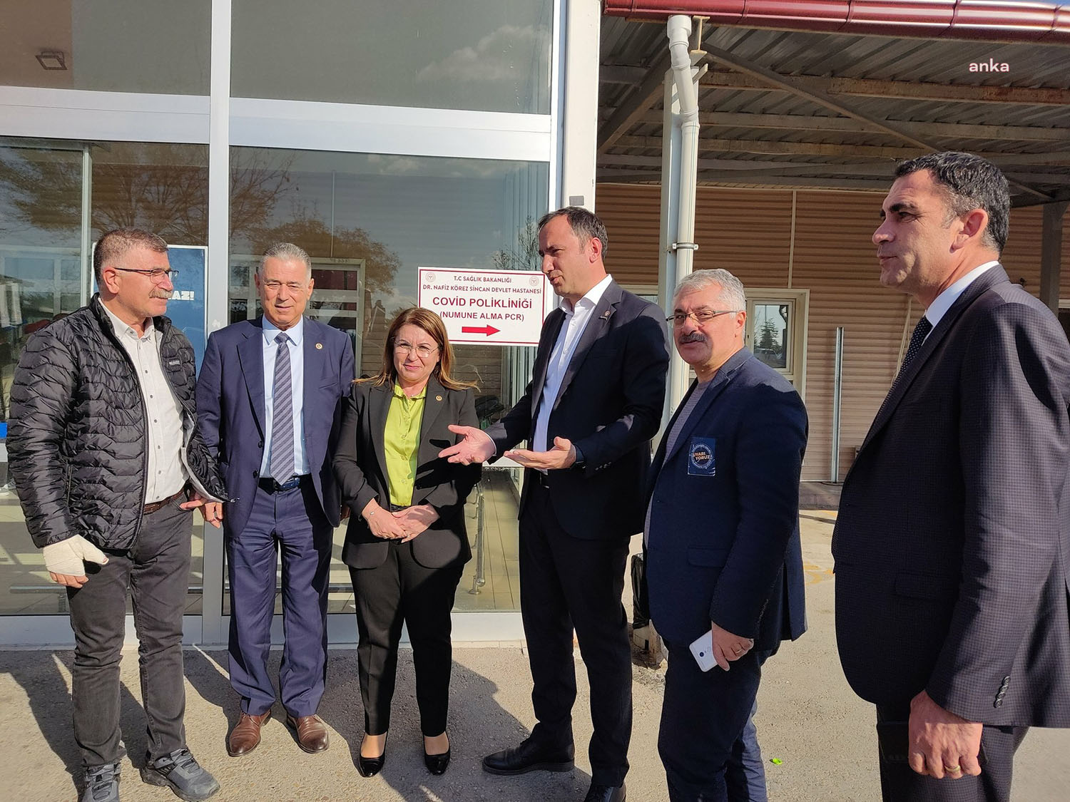 AYM Önünde Gözaltına Alınan Öğretmenler Serbest Bırakıldı Anayasa Mahkemesi’nin karşısındaki parkta, Öğretmenlik Meslek Kanunu’nun iptali istemi görüşülürken