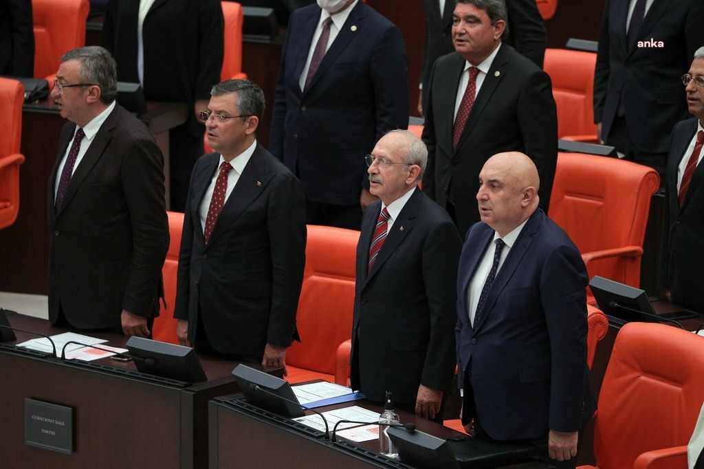 CHP Grup Başkanvekilleri Engin Altay, Özgür Özel ve Engin Özkoç,