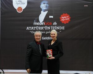 Metin Uca, Soylesi ve Imza Gununde Bilecikliler'le Bulustu