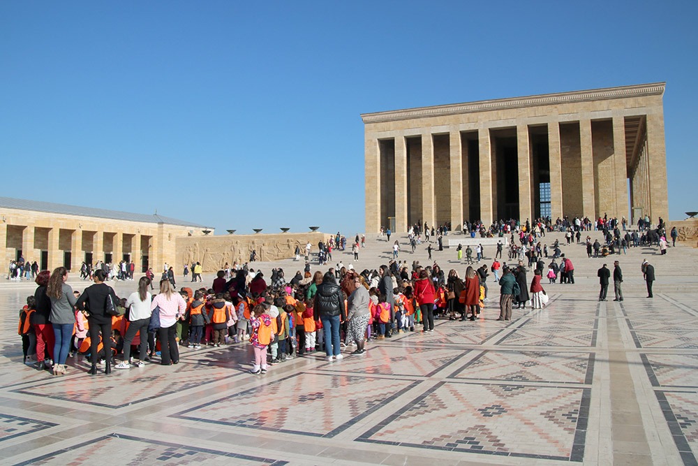 Çankaya Belediyesi'nin gündüz bakımevlerinde eğitim alan 300 çocuk, Mustafa Kemal