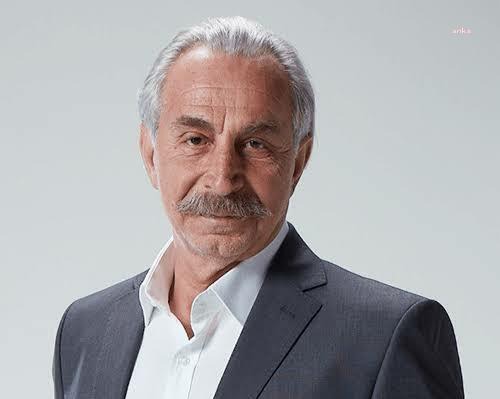 Türk sinemasının önemli filmlerinde rol alan aktör, yazar ve gazeteci