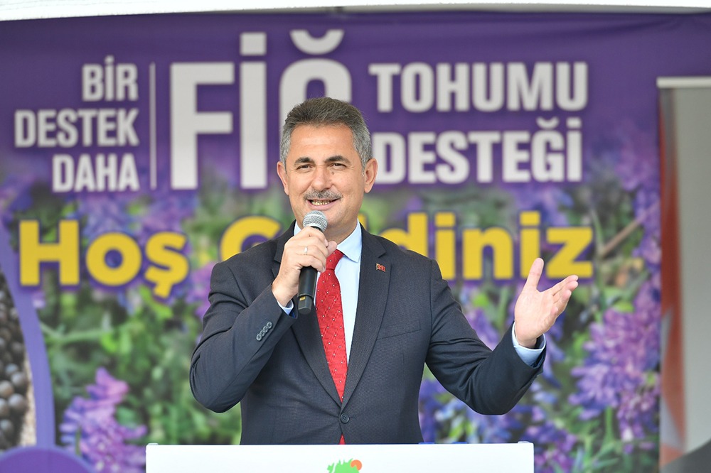 Mamak Belediyesi çiftçilere tohum desteğini sağlarken besicileri unutmadı. Kırsal kalkınma