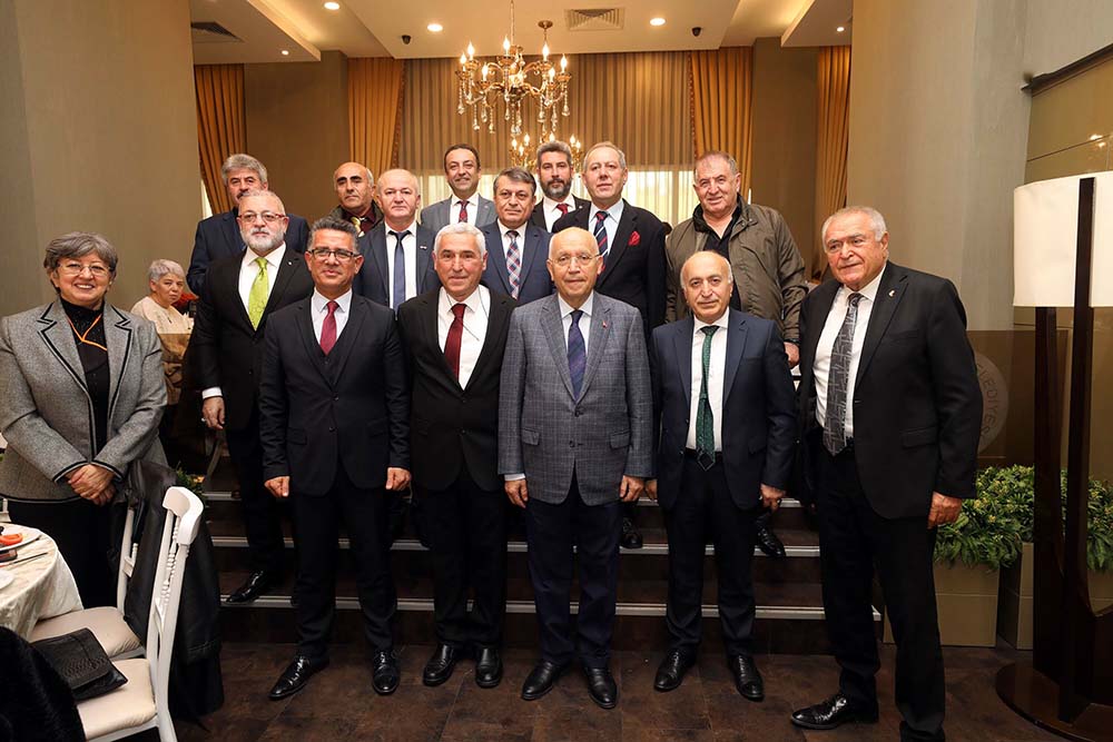 Yenimahalle Belediye Başkanı Fethi Yaşar, Yeşil Zara Gönüllüleri Derneği üyeleriyle