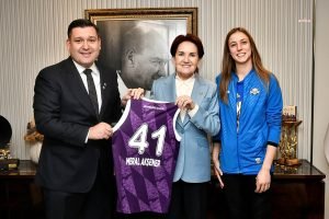Aksener, Sigorta Shop Spor Kulubu Baskani ve Sigorta Shop Kadin Voleybol Takimi Oyunculari Ile Bir Araya Geldi