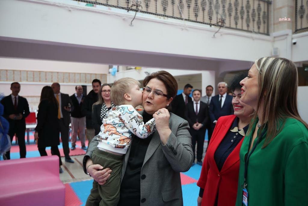Aile ve Sosyal Hizmetler Bakanı Derya Yanık, Ankara Eryaman Çocuk