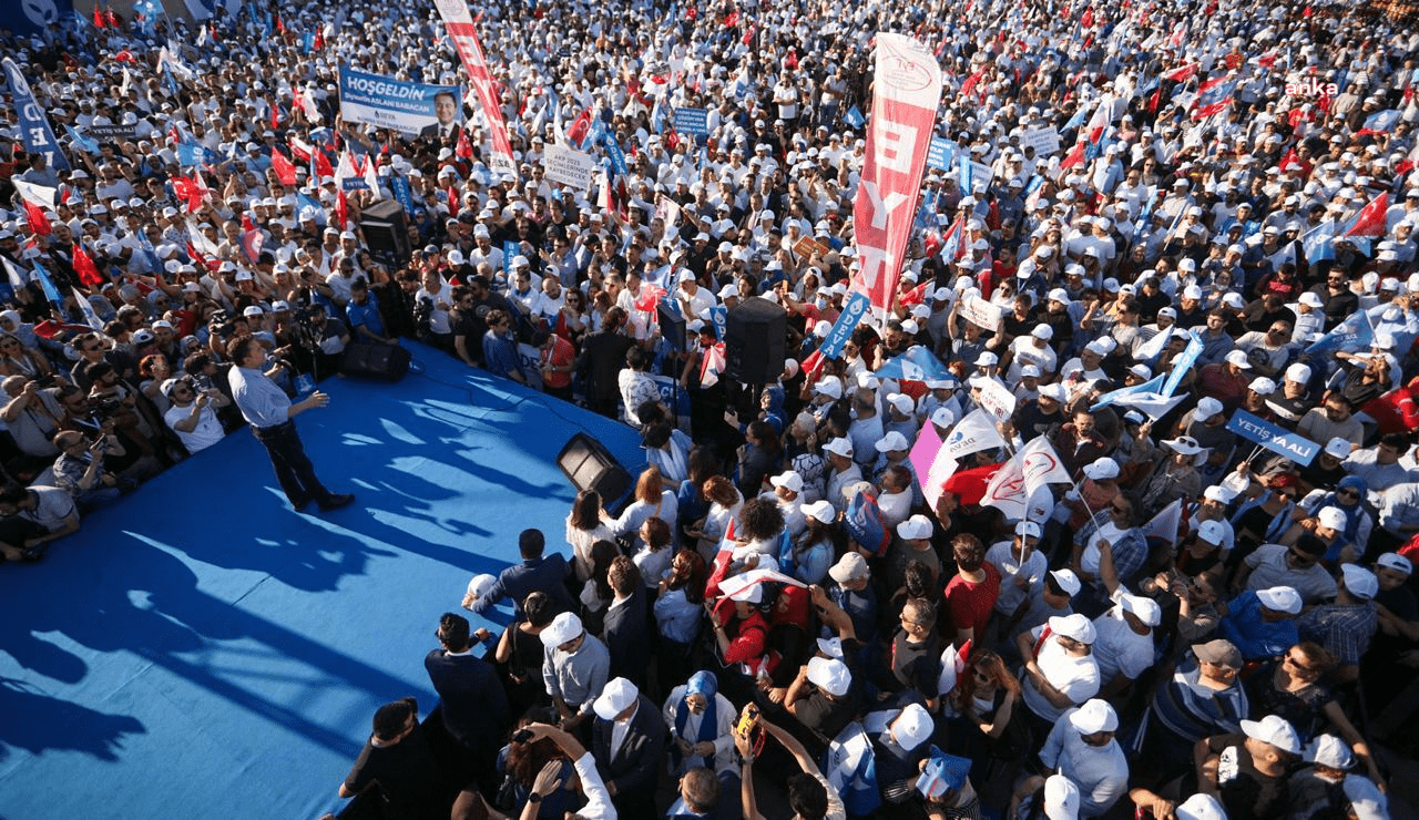 Demokrasi ve Atılım (DEVA) Partisi, İstanbul'da iki üyesine yönelik bıçaklı