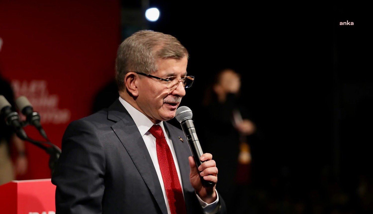 Gelecek Partisi Genel Başkanı Ahmet Davutoğlu: “Biz Bu Kararı Tanımadık, Tanımıyoruz, Tanımayacağız” Gelecek Partisi Genel Başkanı Ahmet Davutoğlu, hakkındaki mahkeme kararının ardından