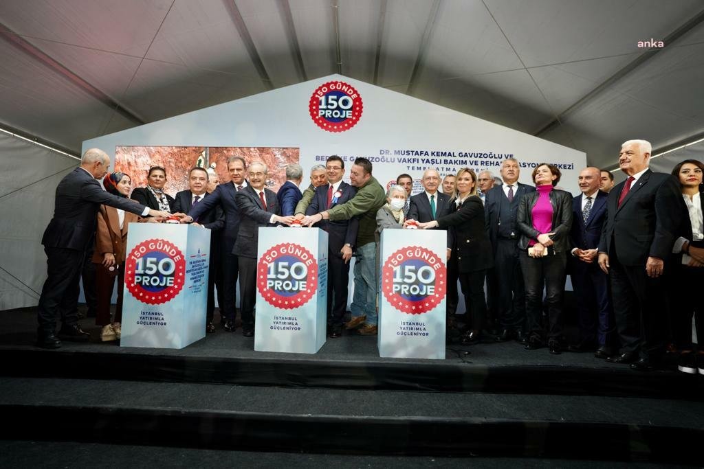 İmamoğlu: “İlk Günkü Gibi, Bugün de Başım Dik, Alnım Açık, Göğsümü Gere Gere Söylüyorum: 2023 Yılı Çok Güzel Olacak. Çok Çalışacağız. İstanbul’da İşimizi Yapmaya Devam Edeceğiz” Hakkında 2 yıl 7 ay hapis cezasıyla birlikte siyaset yapma