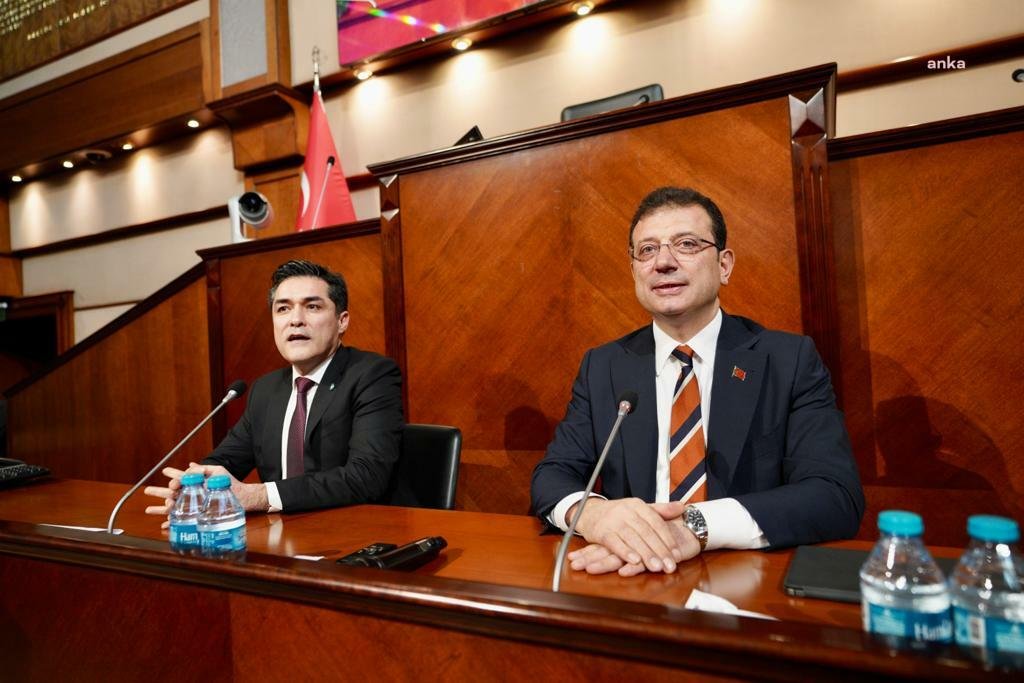 İYİ Parti İstanbul İl Başkanı Buğra Kavuncu, beraberindeki heyetle birlikte,