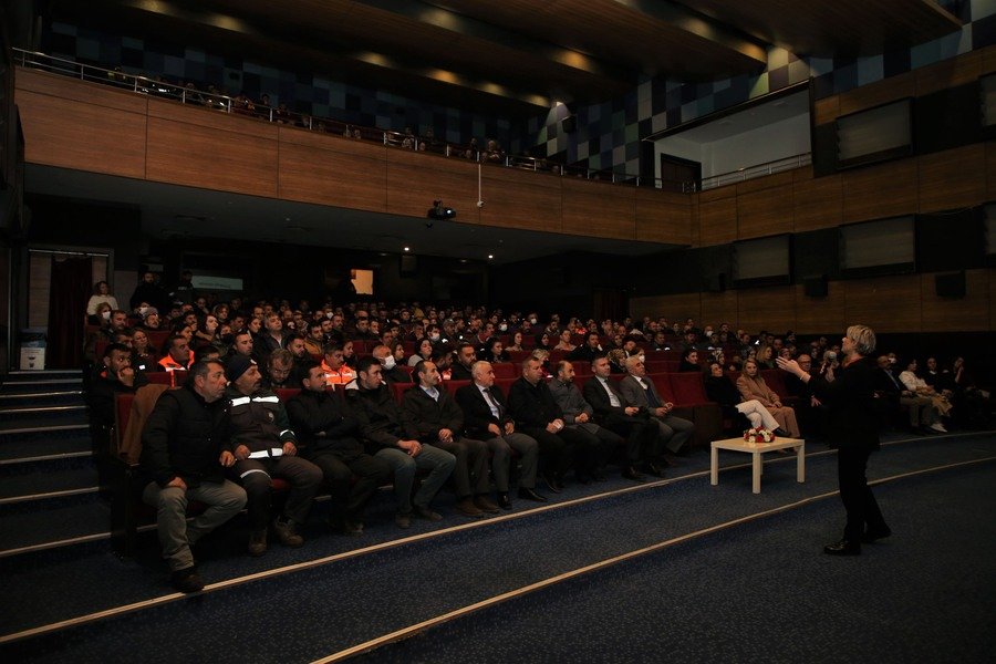 Kamu Görevlileri Etik Kurulu’ndan Burcu Kumrulu tarafından Gölbaşı Belediye personellerine