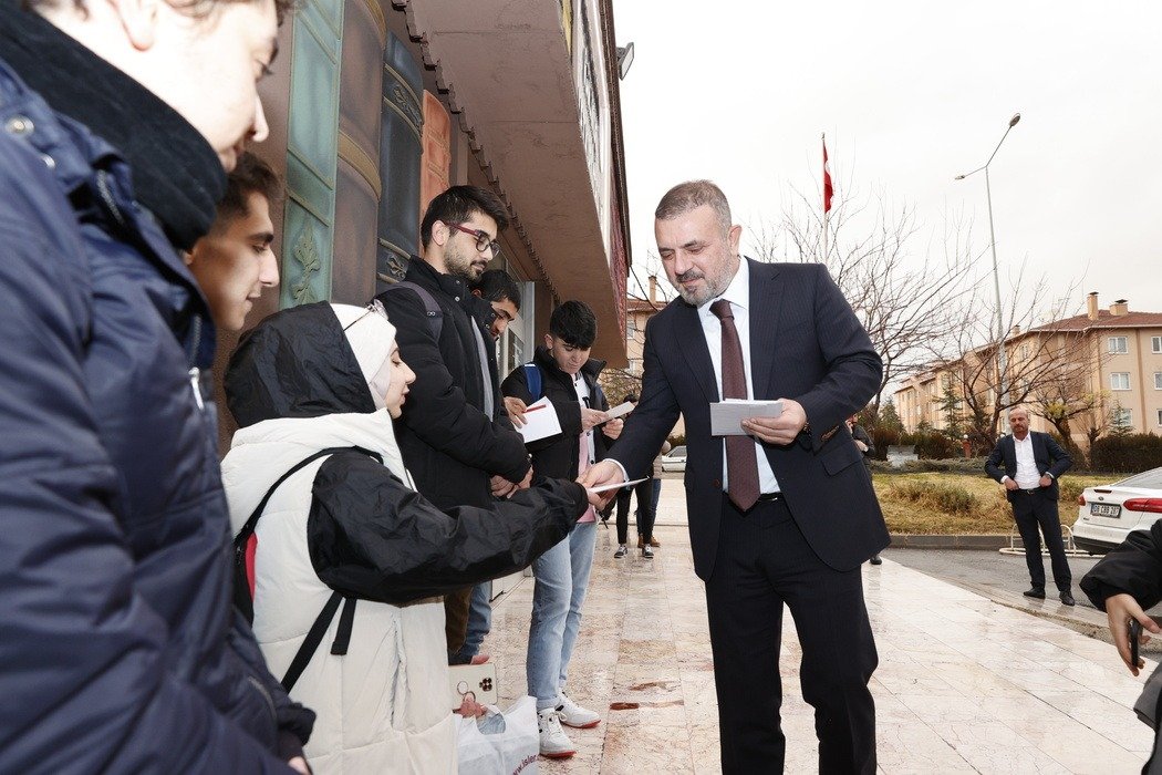 Gençleri her yönden destekleyen Sincan Belediyesi, üniversite sınavına hazırlanan öğrenciler