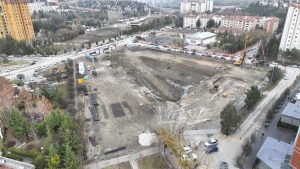 KORU MAHALLESI’NDE BUYUK PROJE: KAPALI OTOPARK VE KENT MEYDANI CALISMALARI HIZLA DEVAM EDIYOR