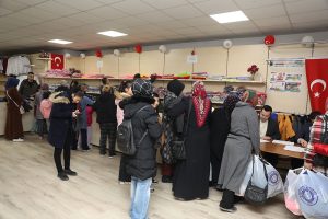Baskan Demirel: Etimesgut'ta Cocuklar Bu Kis da Usumeyecek!