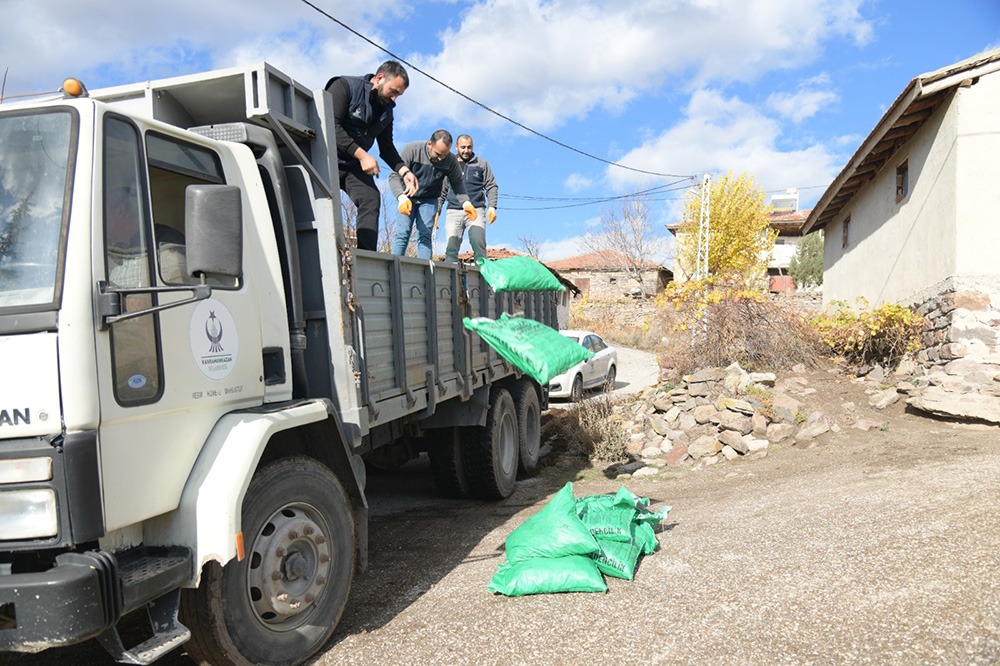 Kahramankazan Belediyesi, ihtiyaç sahibi 700 haneye 500 ton kömür yardımında