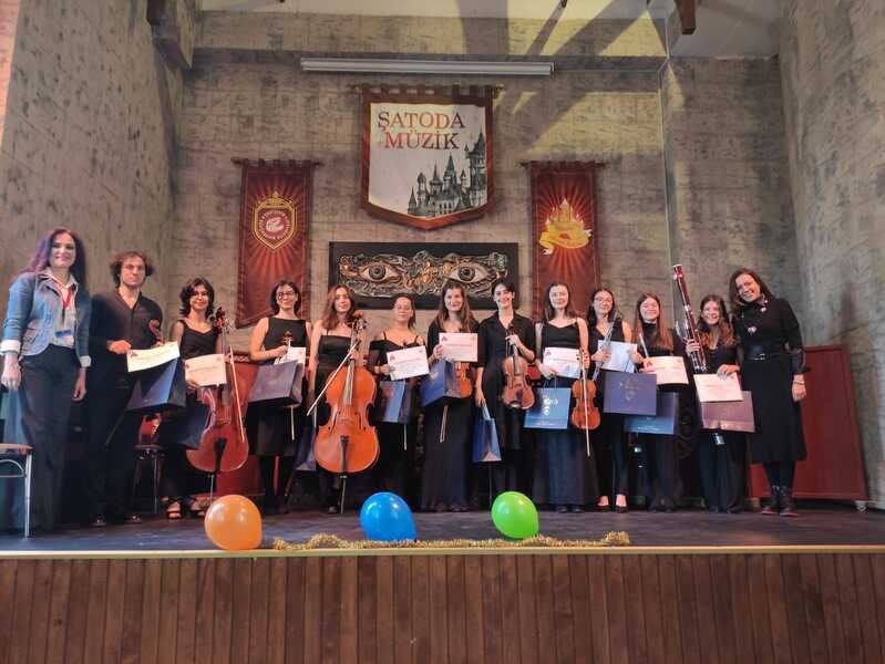 Çocuklara klasik müziği erken yaşta sevdirmek amacıyla düzenlenen Şatoda
Müzik etkinlikleri