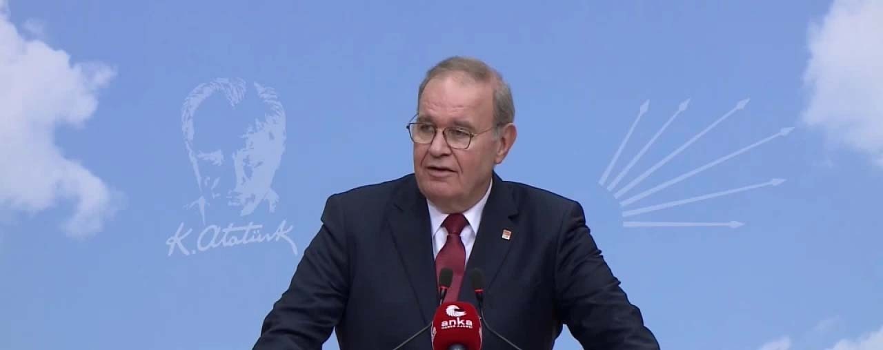 CHP Sözcüsü Faik Öztrak, CHP Genel Merkezi’nde düzenlediği basın toplantısında,