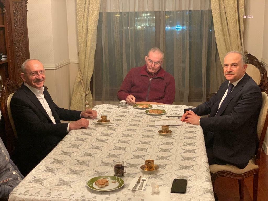 CHP Genel Başkanı Kemal Kılıçdaroğlu, önceki CHP Genel Başkanı Deniz