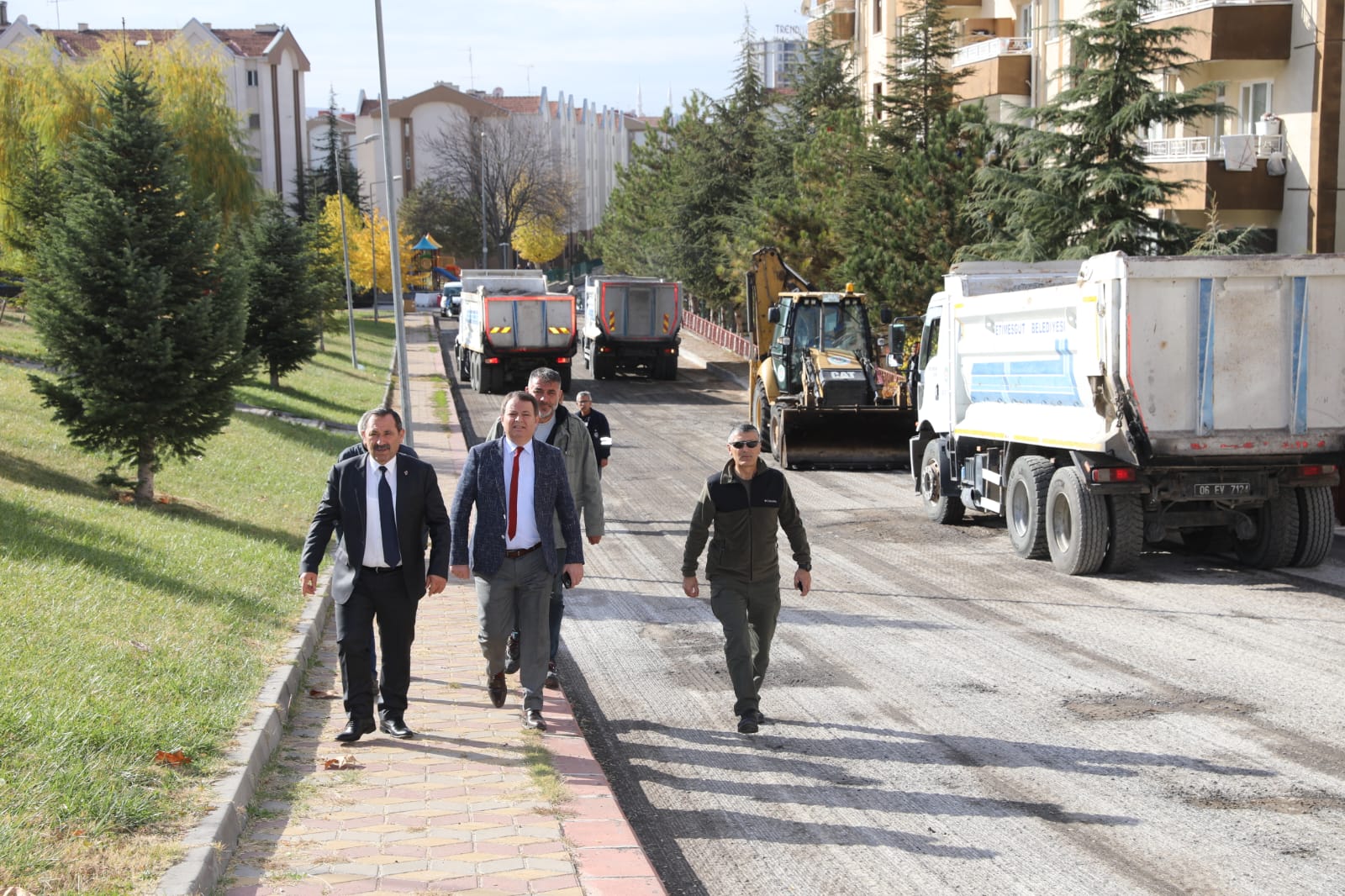 Etimesgut Belediyesi, görev sorumluluk alanındaki cadde ve sokakların asfalt çalışmalarında