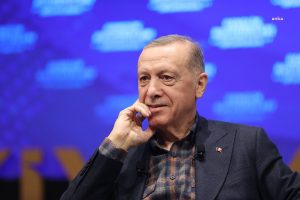 Cumhurbaskani Erdogan’dan Yunanistan Aciklamasi: "Bu Uretim Yunan'i Urkutuyor. 'Tayfun Fuzesi Atina'yi Vuracak' Diyorlar. Sen Rahat Durmazsan, Vuracak Tabii. Sen Amerika'dan Adalara Oradan Buradan Bir Sey Almaya Calisirsan Turkiye Gibi Bir Ulke de Armut Toplamayacak"