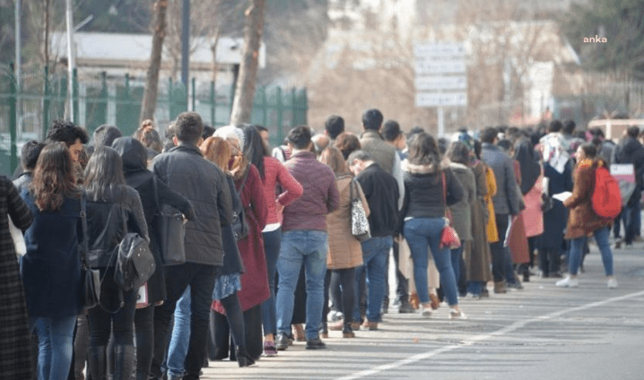 Türkiye İstatistik Kurumu’nun (TÜİK) işgücü istatistiklerine göre; işsiz sayısı, 2022