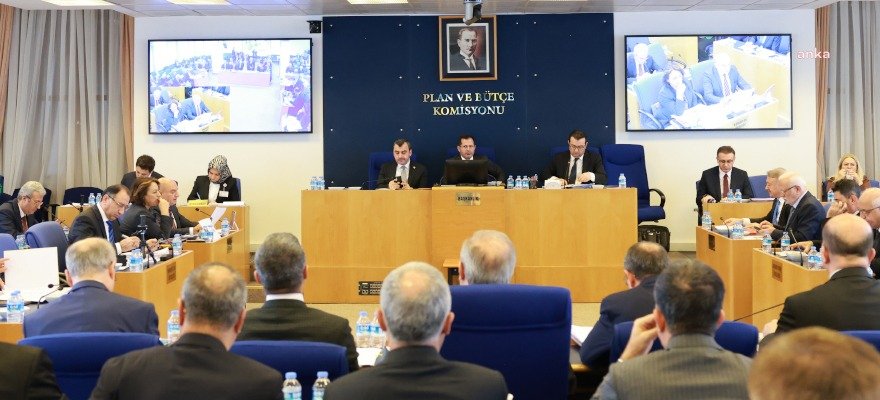 AKP’nin gece saat 2.22’de verdiği ve iktidar oylarıyla TBMM Sanayi