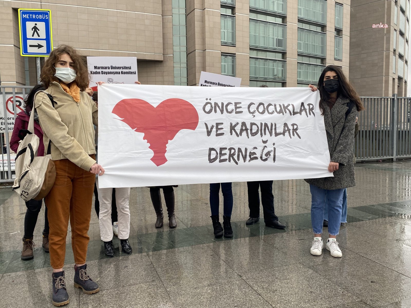 Doktorunun önerisiyle rahim ağzı kanseri oluşumunu önleyen HPV aşısını yaptıran