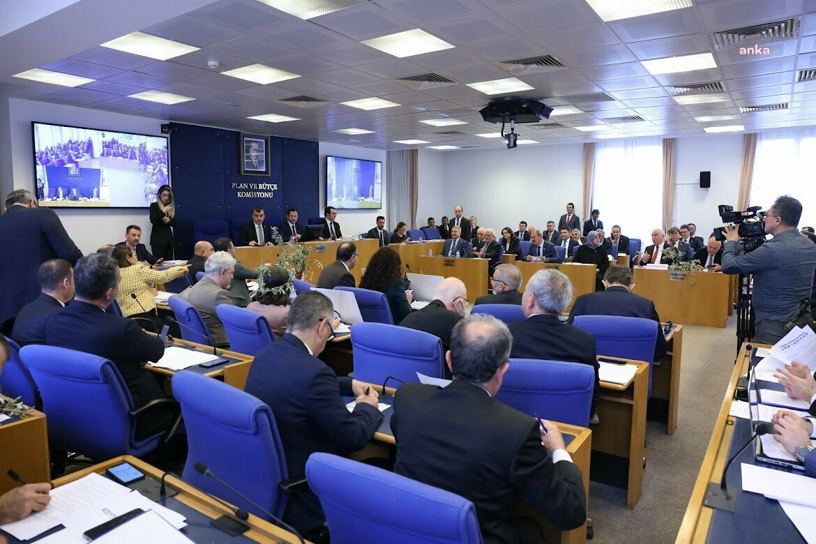 Zeytinliklerin madencilik faaliyetlerine açılmasına ilişkin düzenlemenin çıkarıldığı torba kanun teklifinin