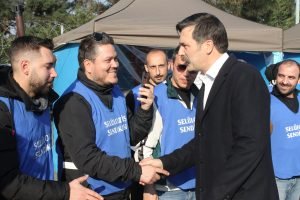 TIP Genel Baskani Erkan Bas, Grevdeki Kartonsan Iscilerine Seslendi: “Isci El Acip Dilenmeyecek; Bir Olacak, Yumrugunu Sikacak ve Hakki Olan Ne Varsa Dove Dove Alacak”