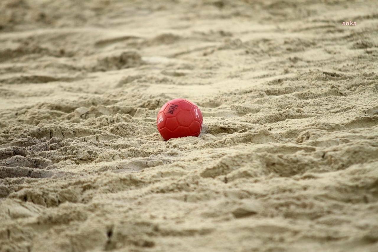 Konyaaltı Belediyesi, plaj hentbolunda kulüpler için en önemli organizasyonlardan biri