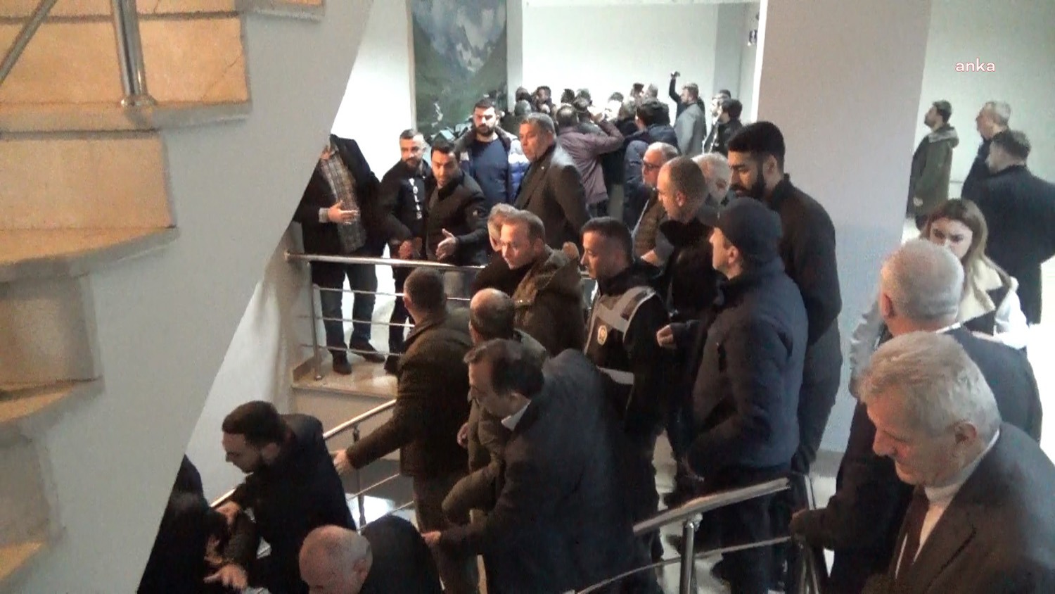 İYİ Parti Rize Merkez İlçe Kongresi’nde seçimi kaybeden adayla kazanan